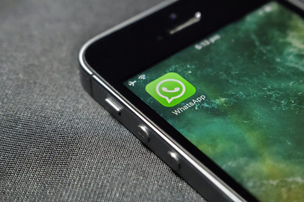Aplicación Whatsapp en teléfono móvil